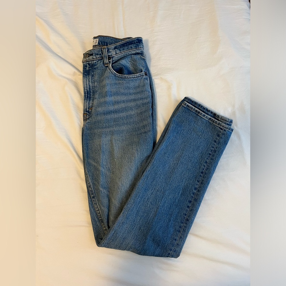 Abercrombie Ultra High Rise 90s Straight Jean